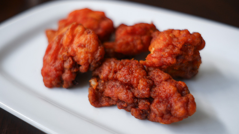 closeup fried chicken wings