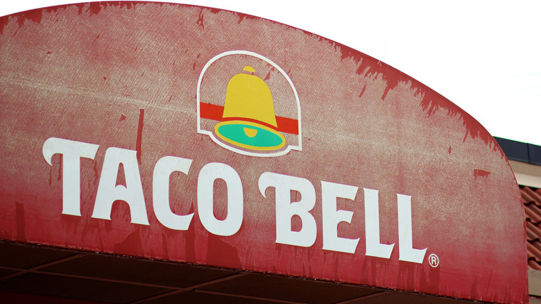 An older Taco Bell sign