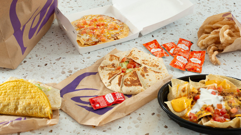 Photo of Taco Bell combo meal with hot sauce packets