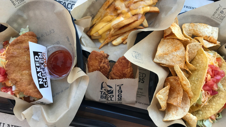Several menu items from Taco Bell served on a tray