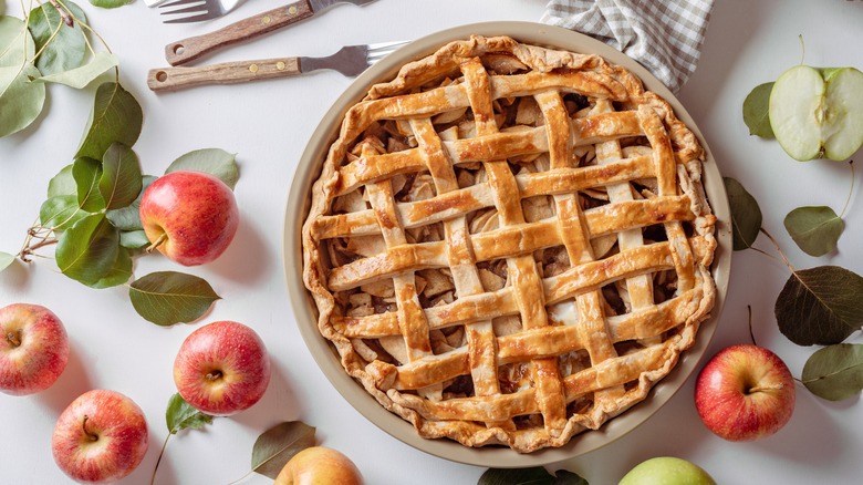 apple pie with lattice 