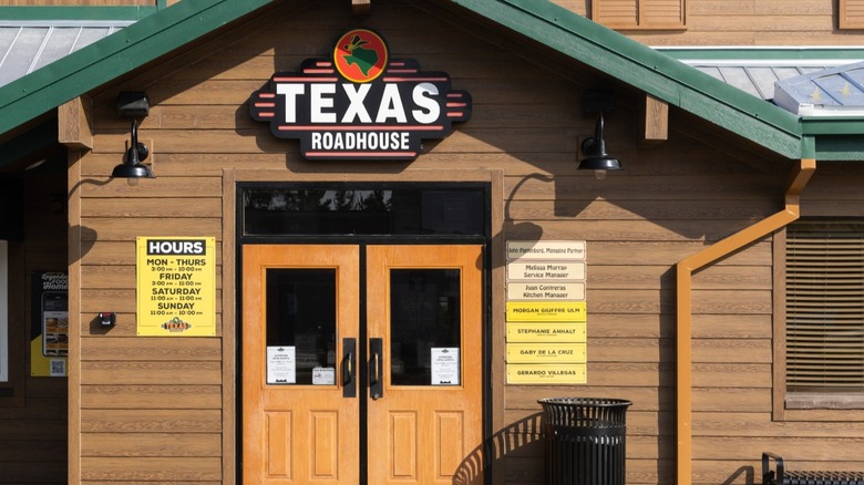 front doors to Texas Roadhouse restaurant
