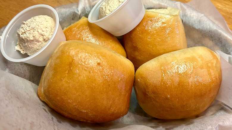 Texas Roadhouse rolls with butter