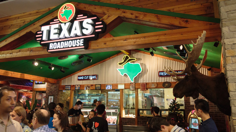 Inside of a Texas Roadhouse restautant