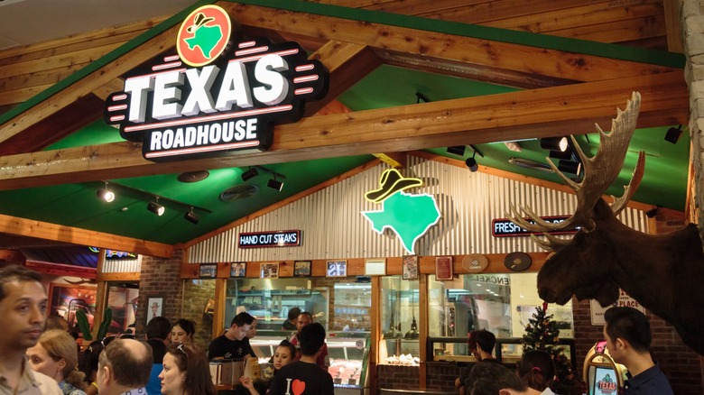 Interior photo of busy Texas Roadhouse restaurant.
