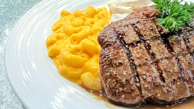 Steak and macaroni and cheese