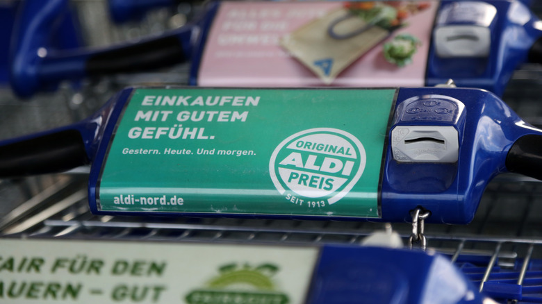 An aldi grocery cart