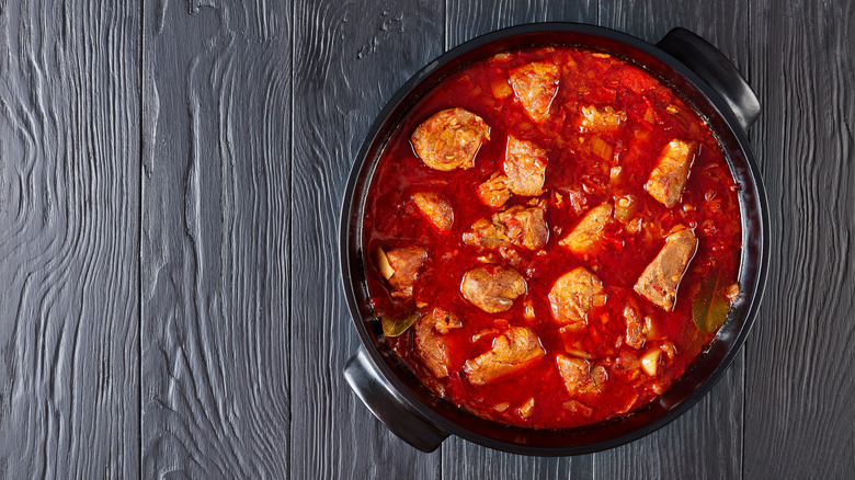 Carne adovada in black dish
