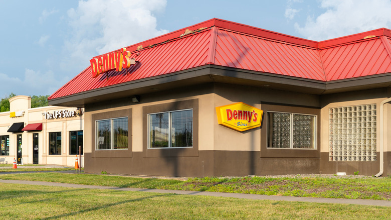 Denny's exterior with red roof in need of repair