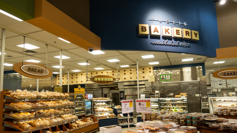 A Publix bakery display
