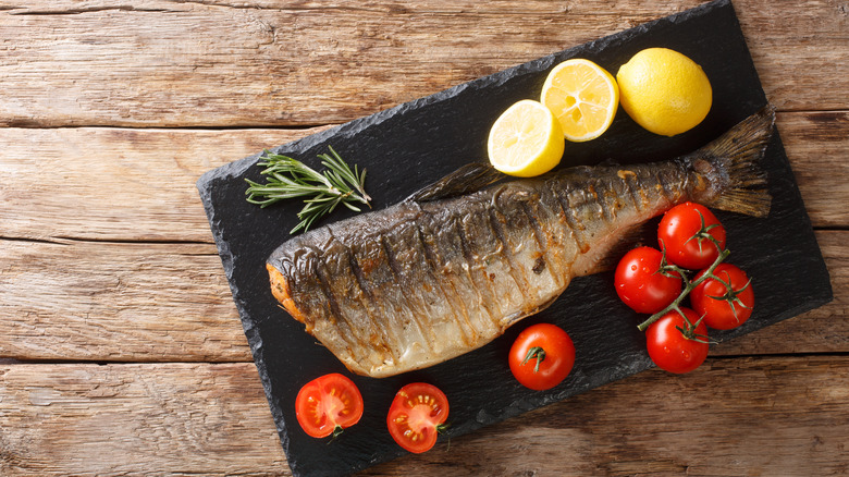 roasted salmon with tomatoes and lemon