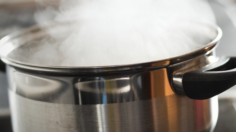 pot of boiling water