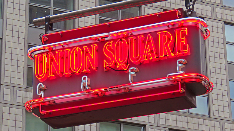 union square cafe sign