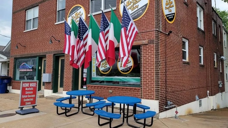 The entrance of Joe Fassi in The Hill neighborhood of St. Louis