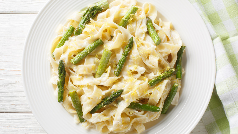 Fettuccine pasta with asparagus tips