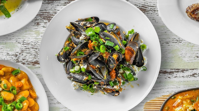A bowl of mussels at Taverna Kyclades