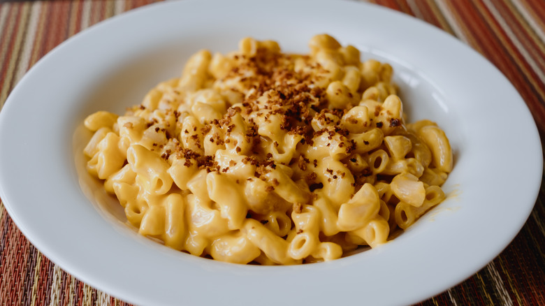 Plate of mac and cheese with breadcrumbs