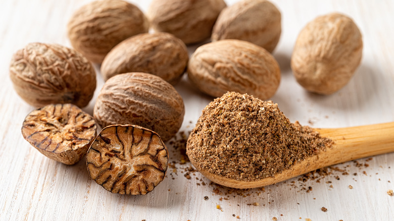 Nutmeg pods and ground nutmeg