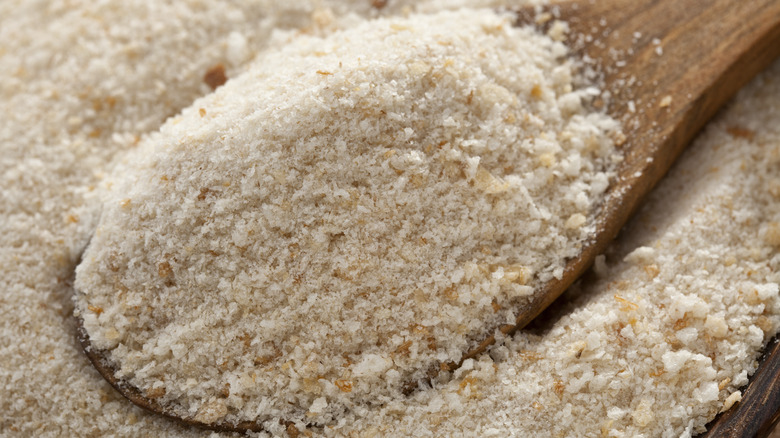 Breadcrumbs with scoop