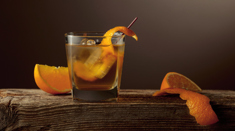 Staromódní s ozdobou z pomerančové kůry