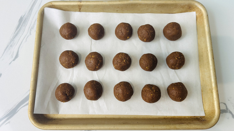 Chilled pumpkin spice truffles