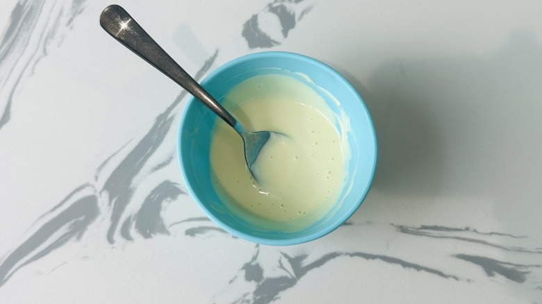 Melted white chocolate in bowl