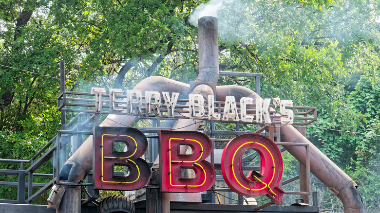 The outside of a Terry Black's location