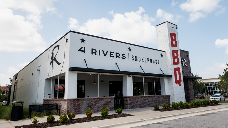 The outside of a 4 Rivers Smokehouse