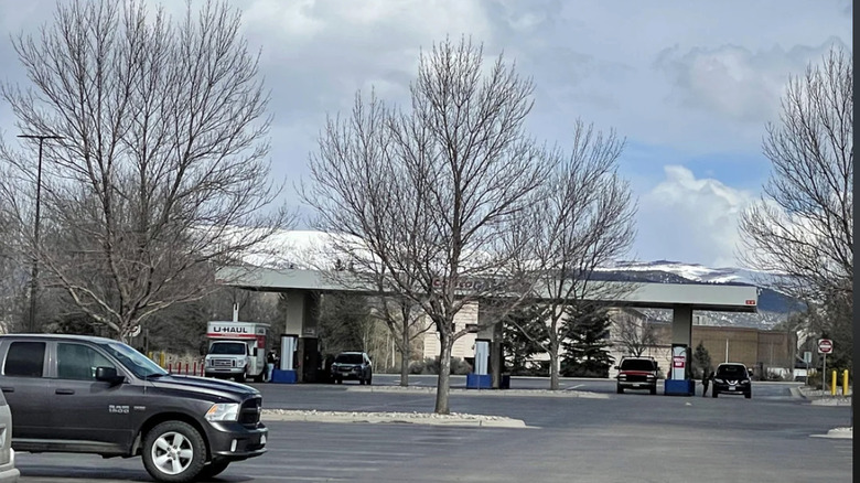 Line at gas station outside of of Costco in Gypsum, CO