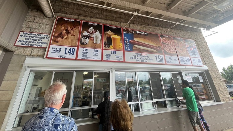 Outdoor food court window in Kahului