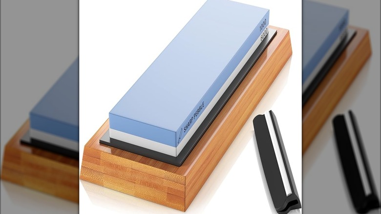 The Sharp Pebble whetstone with angle guide