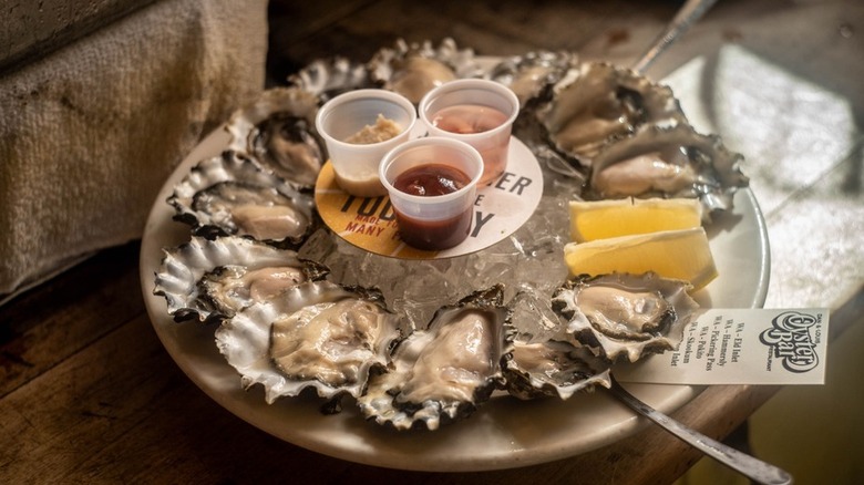 A plate of oysteres at Dan & Louis Oyster Bar