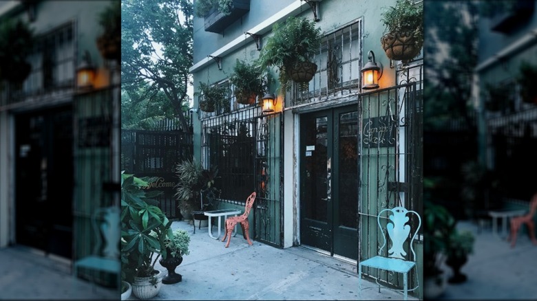 Exterior of Lagniappe