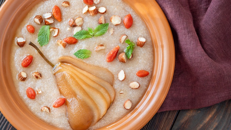 amaranth porridge with nuts, herbs and fruit
