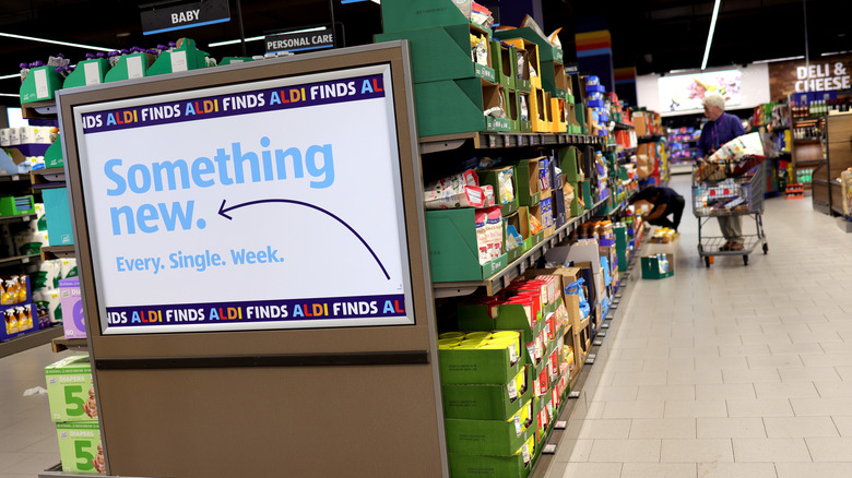 Aldi Finds sign on the middle aisle at an Aldi outlet