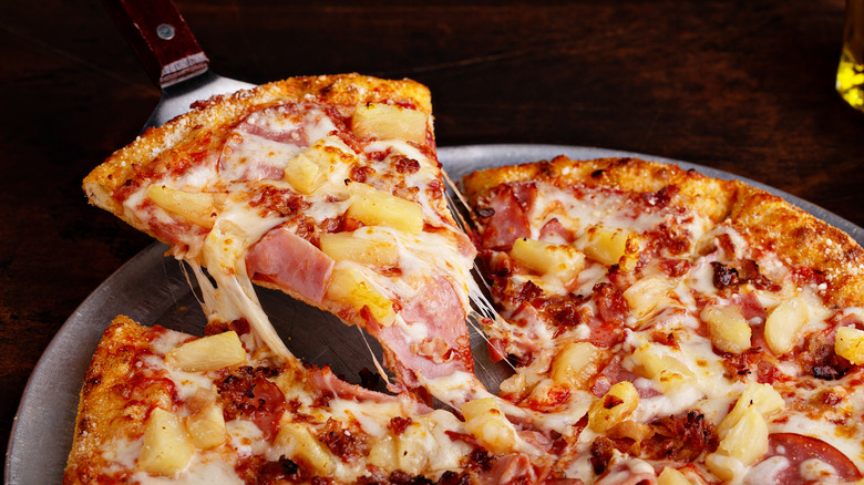 Pineapple pizza