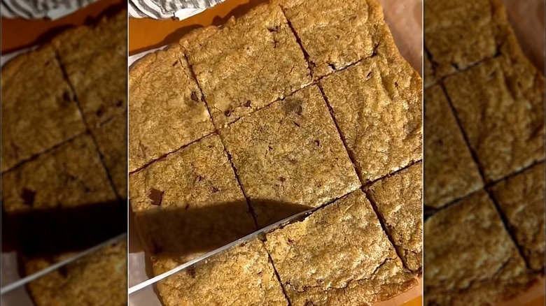 Chocolate chip cookie bars