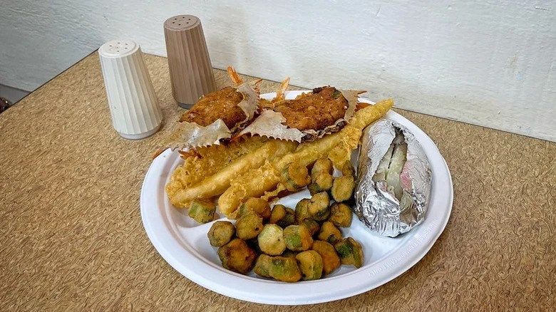 Captain D's Deluxe Seafood Platter