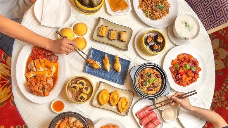 Table of dim sum offerings at Sea Harbor Seafood