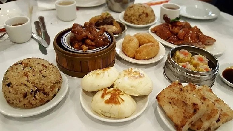 Table of dim sum at Li Wah