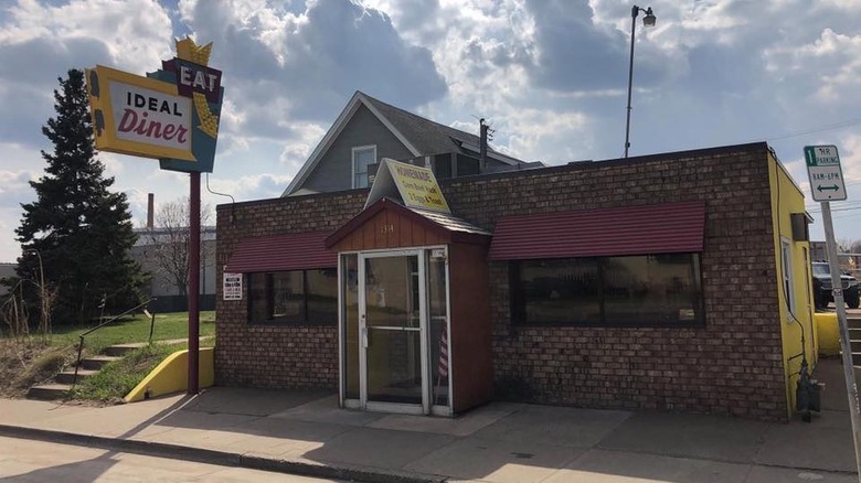 Exterior of the Ideal Diner