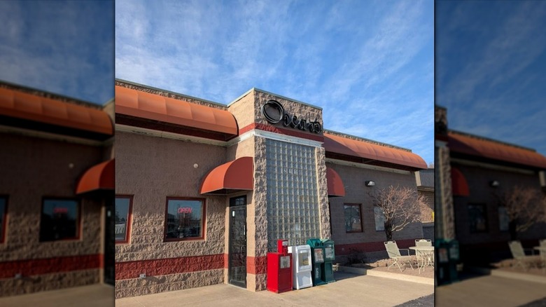 Exterior of Oscar's Classic Diner