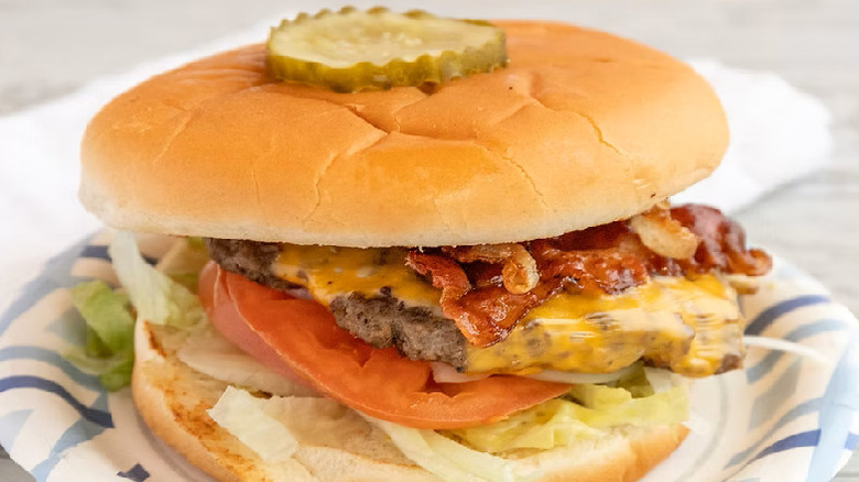 A bacon cheeseburger from Arctic Roadrunner