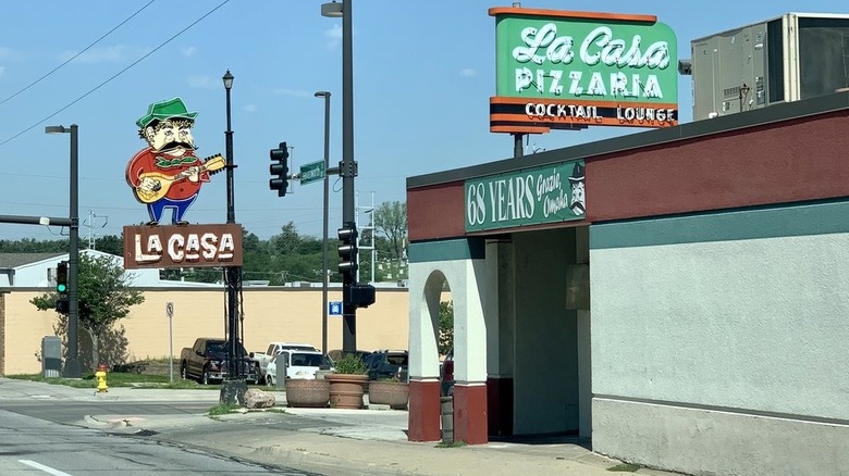 The exterior of La Casa Pizzeria