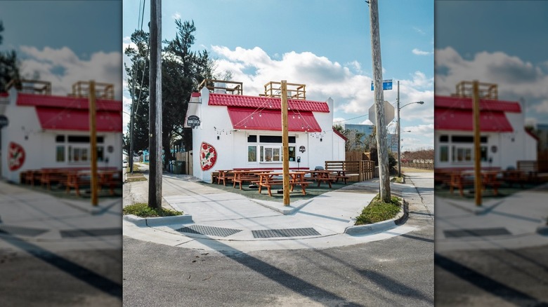 Exterior of Pizzeria Don Luca, including outdoor dining area
