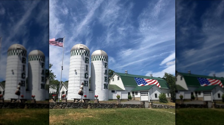 Exterior of Rich Farm Ice Cream