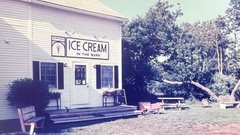 Vintage-style photo showing the exterior of Scoopdeck