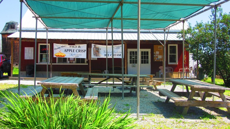 Exterior of the ice cream shop at Richardson's Farm