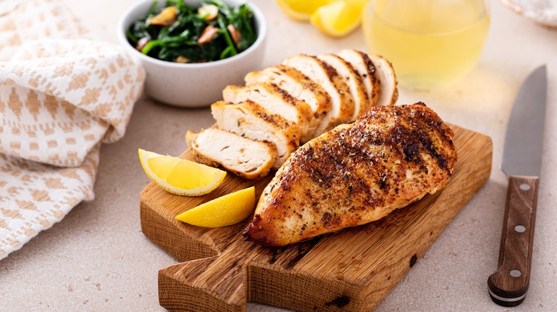 Grilled chicken with lemon