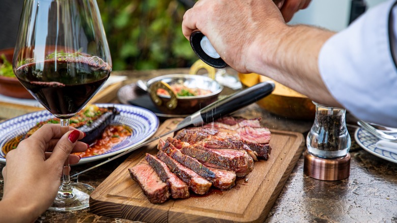Seasoning steak